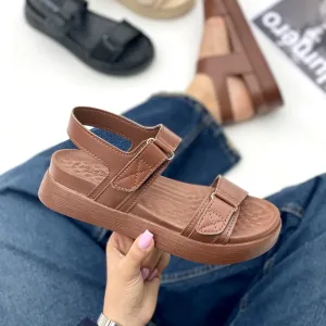 صندل زنانه طبی دو بند رکابدار چسبی