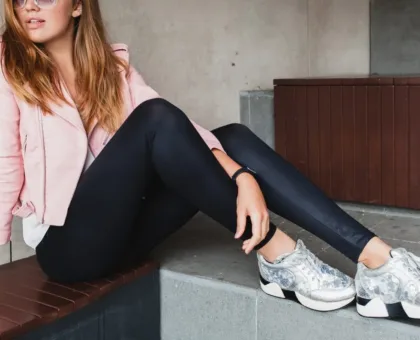 ۷ نکته مهم برای خرید کتونی دخترانه