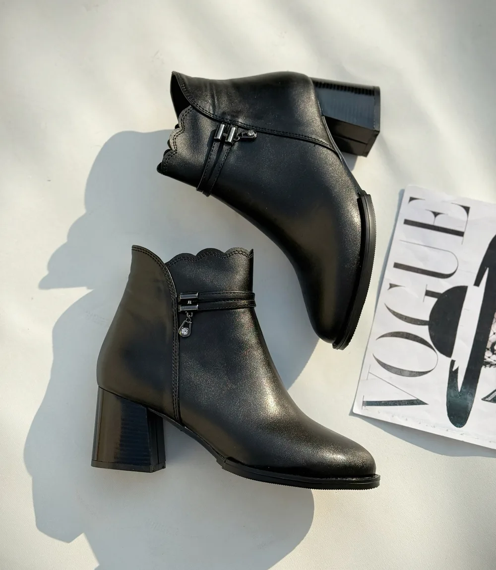 IMG_5754 نیم بوت پاشنه دار زنانه مشکی - Image 1