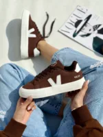 کتونی ونس‌ وجا قهوه ای